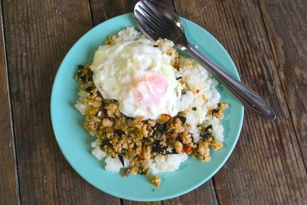 ホーラパーとひき肉炒めご飯